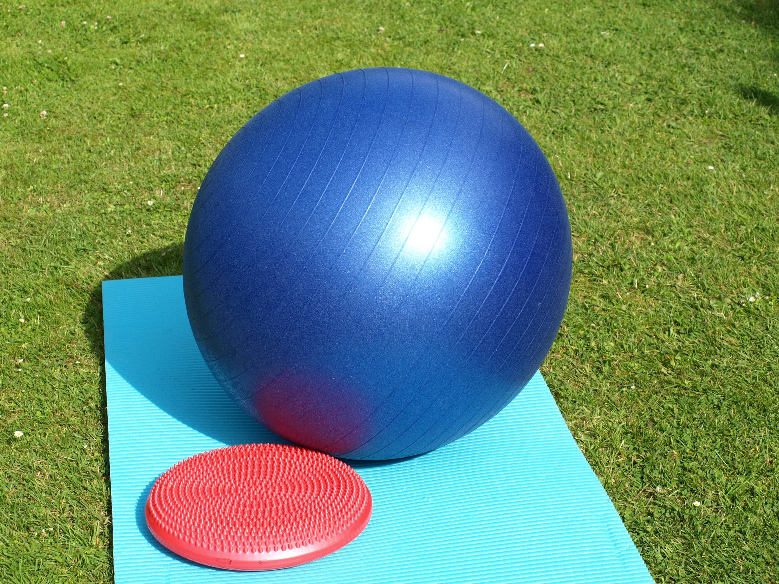 exercise ball 374949 scaled - Mütterzentrum e.V. Leipzig