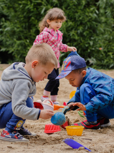 Kindertagespflege – Unsere Tagesmütter in Leipzig - Mütterzentrum e.V. Leipzig MuetterzentrumLeipzigPaunsdorf@AnneHornemann 7666 scaled 384x512 1 - Mütterzentrum e.V. Leipzig