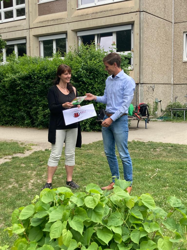 2022 05 23 KiFaZ Guetesiegeluebergabe - Mütterzentrum e.V. Leipzig